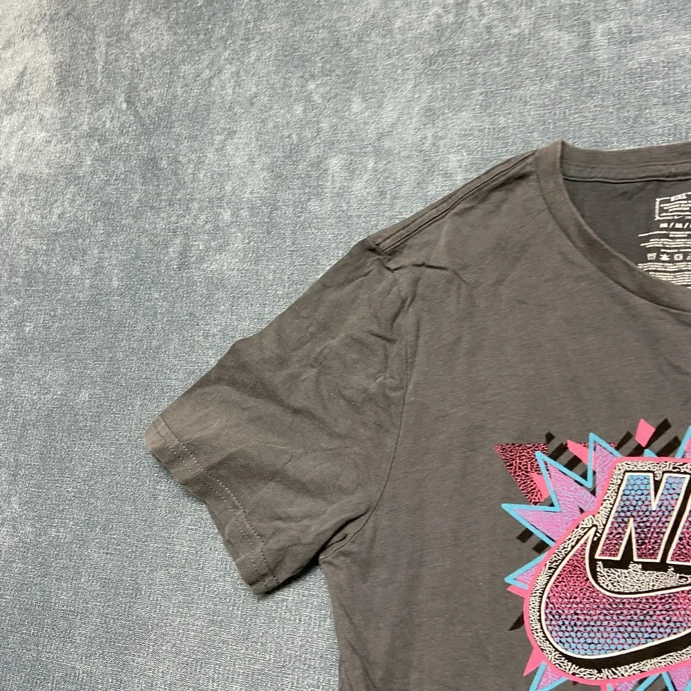 Nike T-Shirt Womens M Charcoal Grey Graphic Logo Cotton Crew Neck Short Sleeve